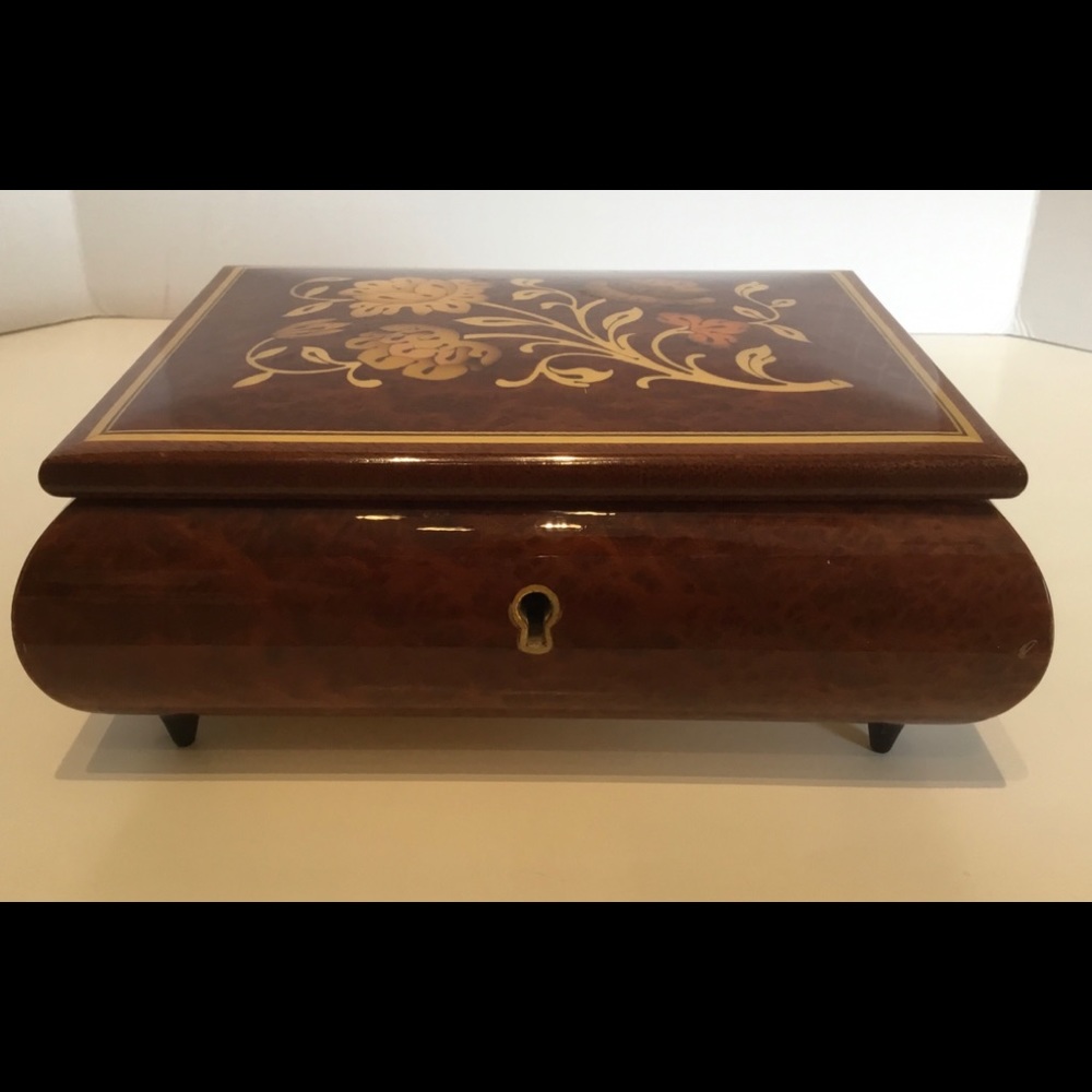 Handcrafted Sorrento Italian Floral Musical Jewelry Box Chest Approx 7”x5”x2.5”